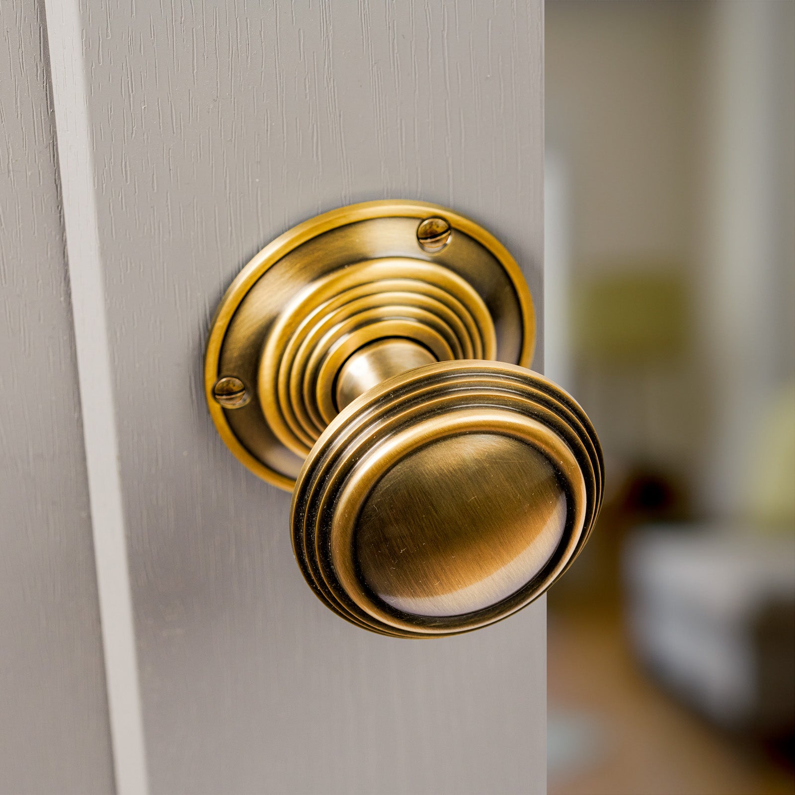 Door Knobs vs Door Handles: How To Choose