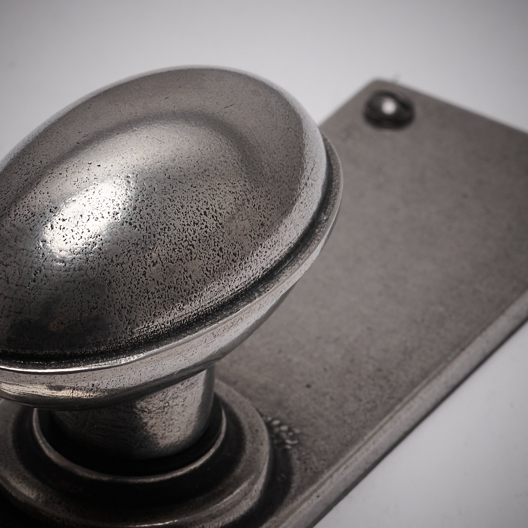 Lincoln Pewter Door Knobs On Narrow Backplate SHOW